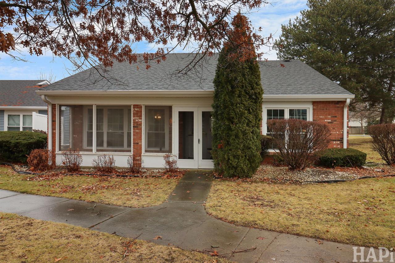 7205 Hastings Cir. #330, Fox Lake, IL 60020