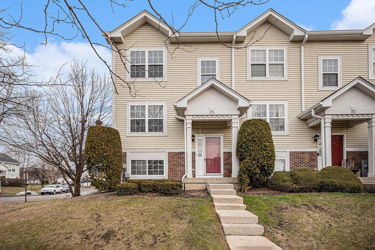 685 Holiday Ln., Hainesville, IL 60073