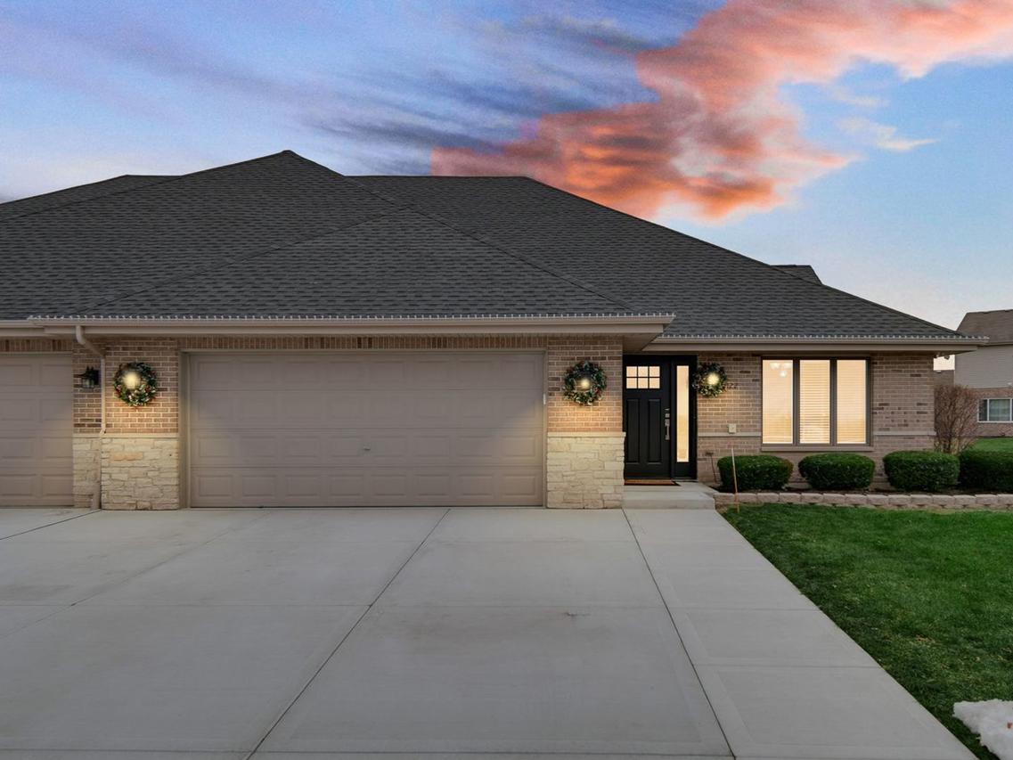 2122 Sky Harbor Dr., New Lenox, IL 60451