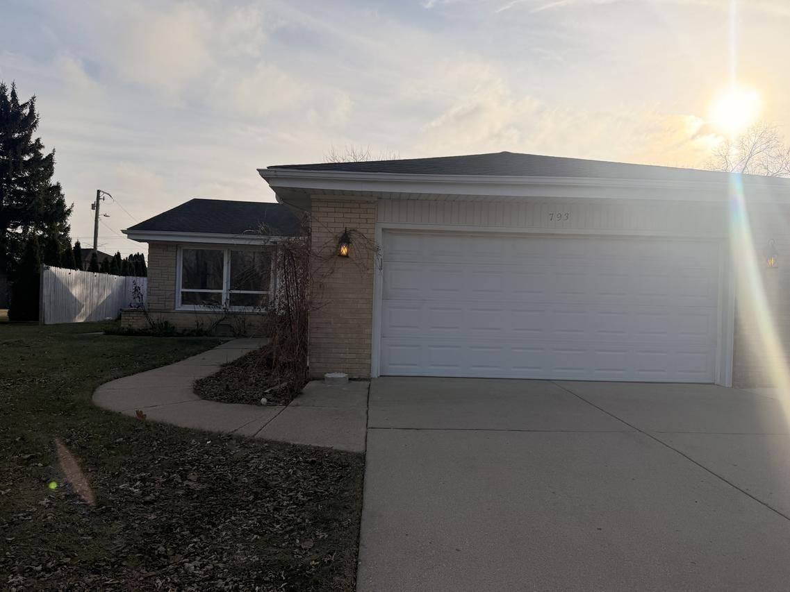 793 Timothy Ln., Des Plaines, IL 60016