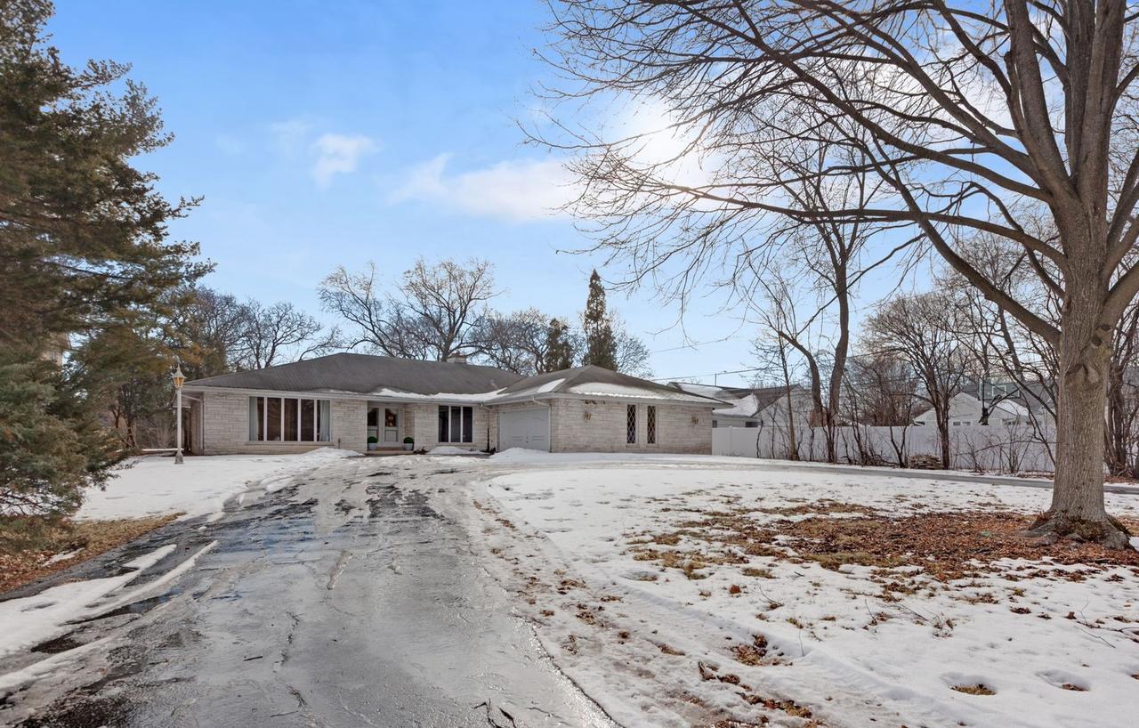 215 E Orchard St., Arlington Heights, IL 60005