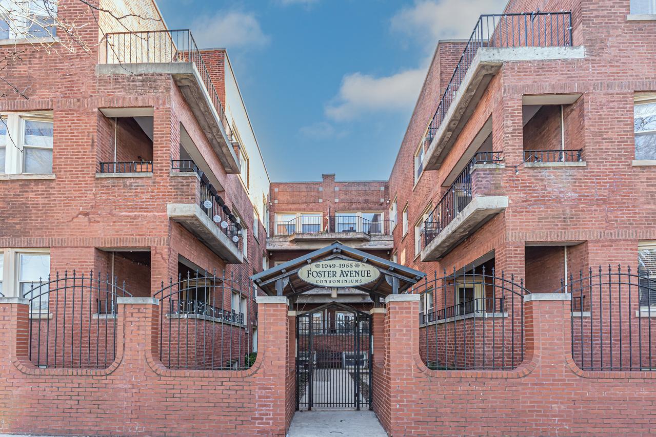 1951 W Foster Ave. #2ME, Chicago, IL 60640