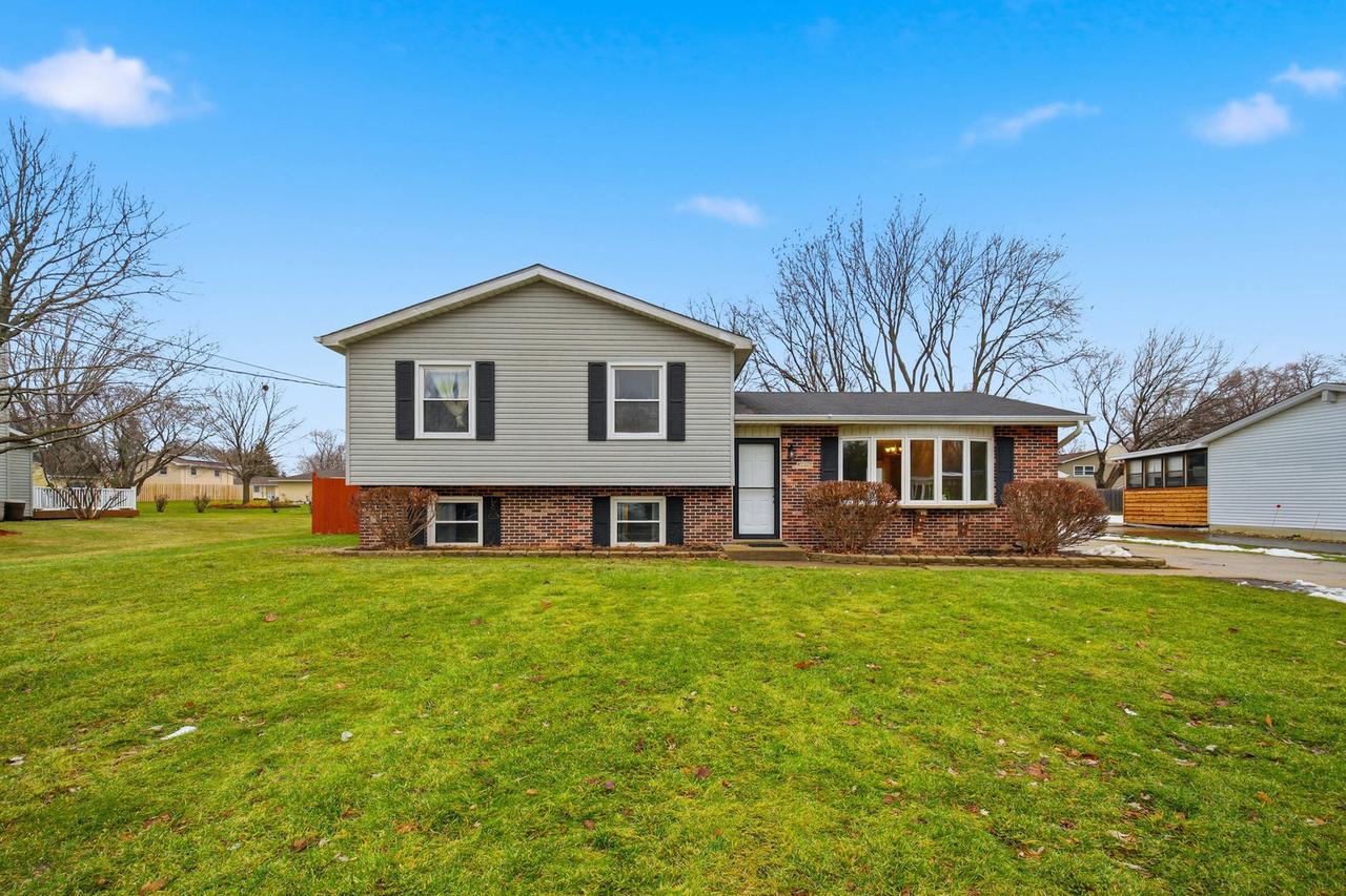 3486 Dorchester Ave., Gurnee, IL 60031