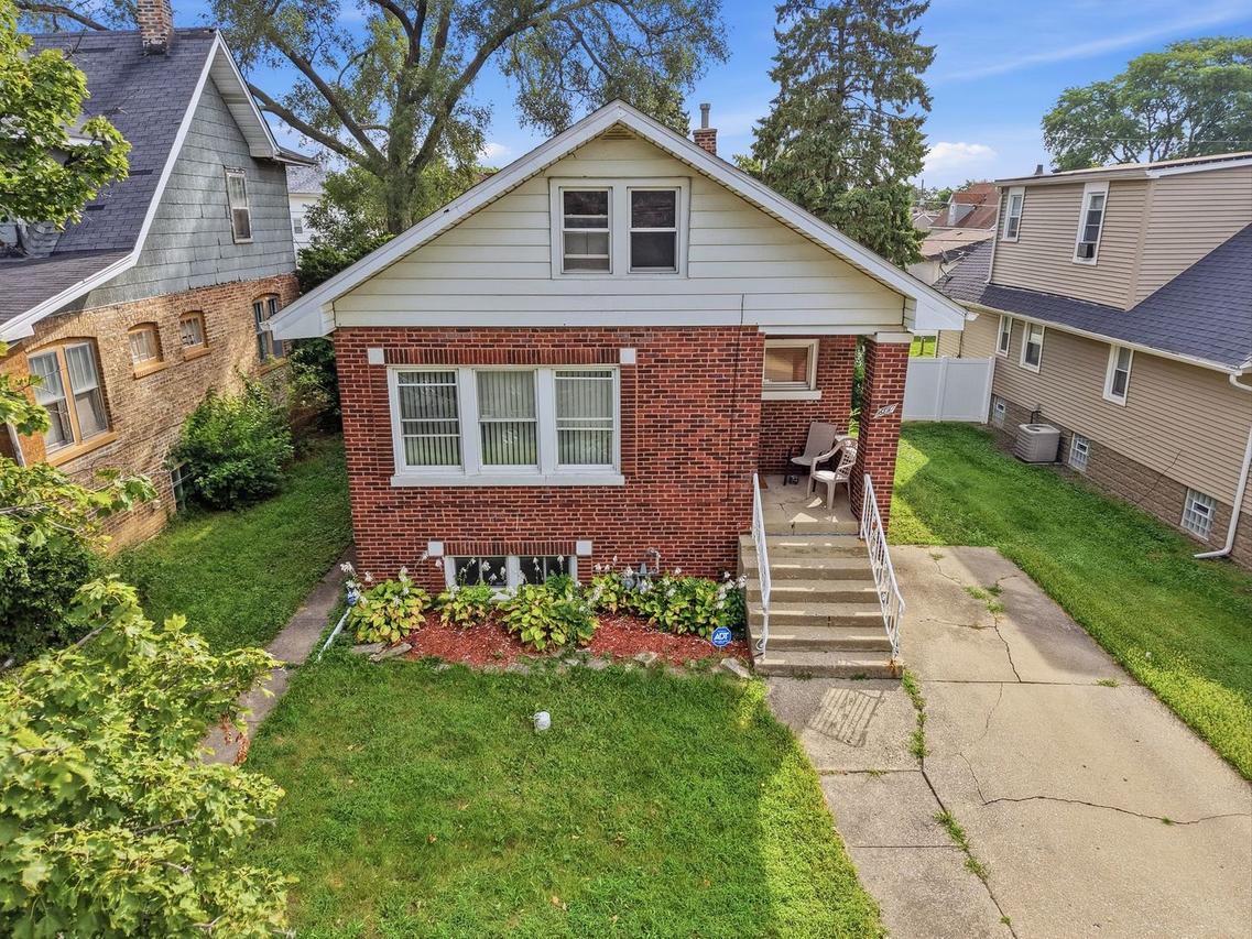 617 23rd Ave., Bellwood, IL 60104