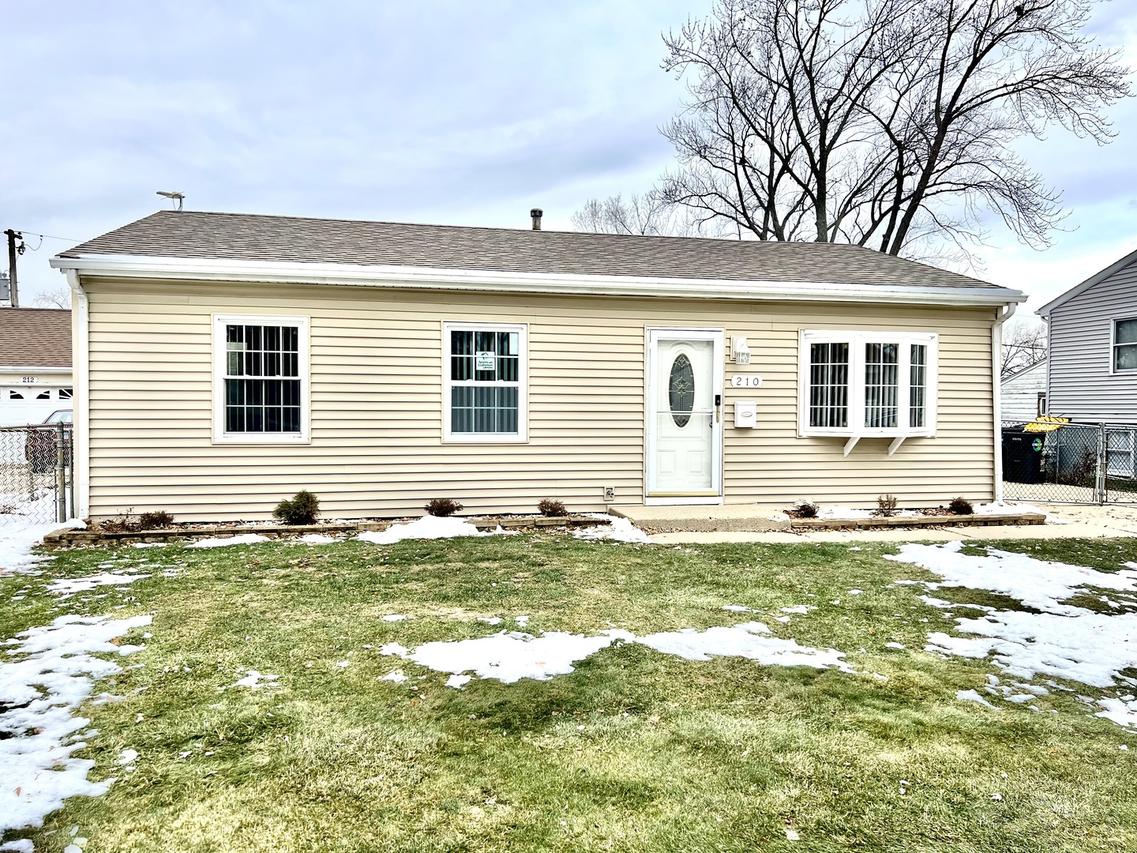 210 Willow Rd., Streamwood, IL 60107