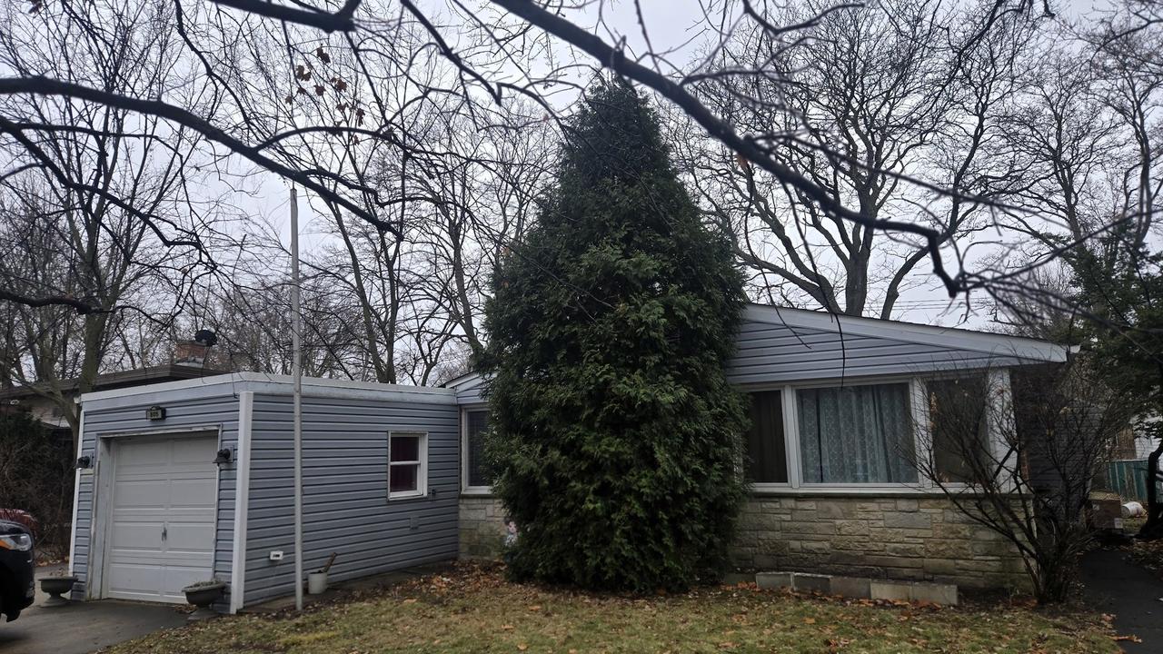 805 Leclaire Ave., Wilmette, IL 60091