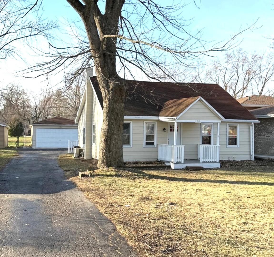 38 N Rebecca St., Glenwood, IL 60425