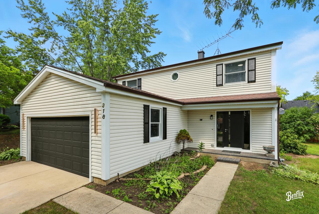 318 Exmoor Dr., Streamwood, IL 60107