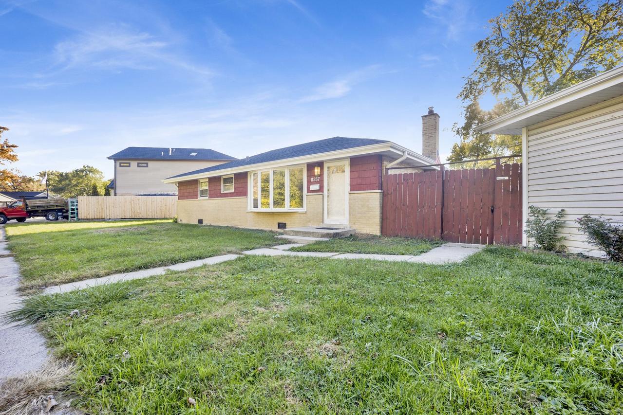 11257 S Pacific Dr., Worth, IL 60482