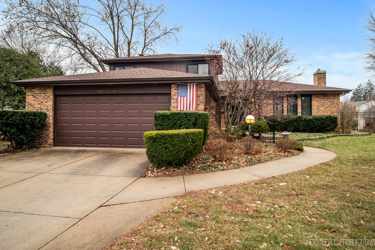2757 Karen Ln., Glenview, IL 60025