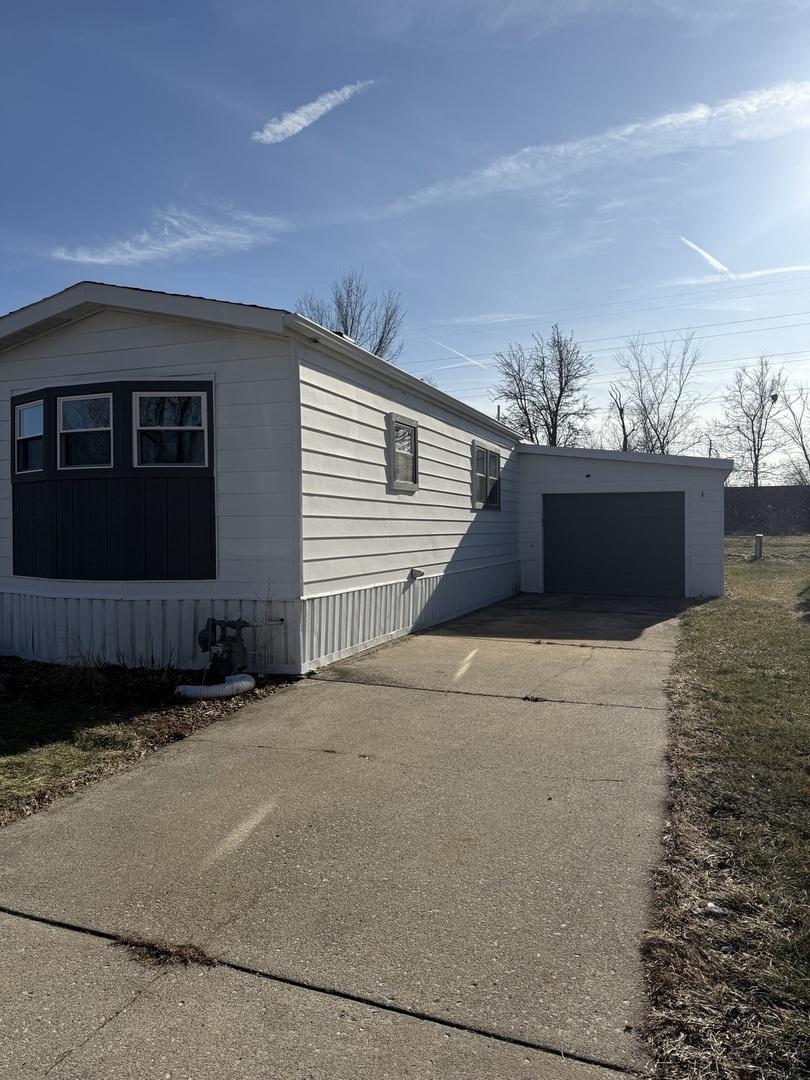 610 Tanglewood Rd., Matteson, IL 60443