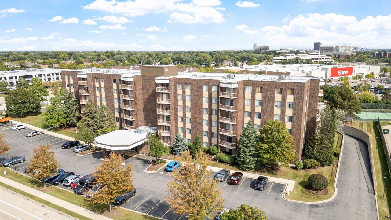 2201 S Grace St. #305, Lombard, IL 60148