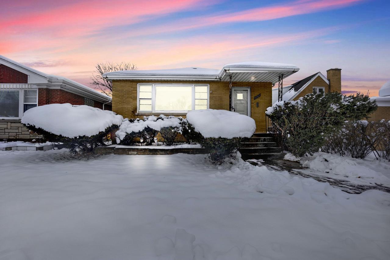 5265 W Devon Ave., Chicago, IL 60646