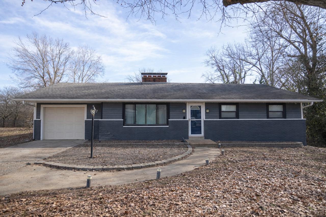 907 Dina Ave., Collinsville, IL 62234