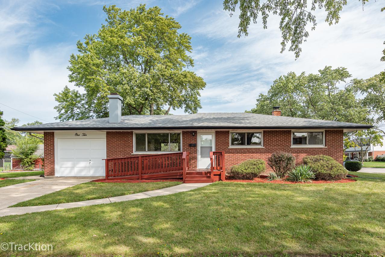 110 Westmere Rd., Des Plaines, IL 60016