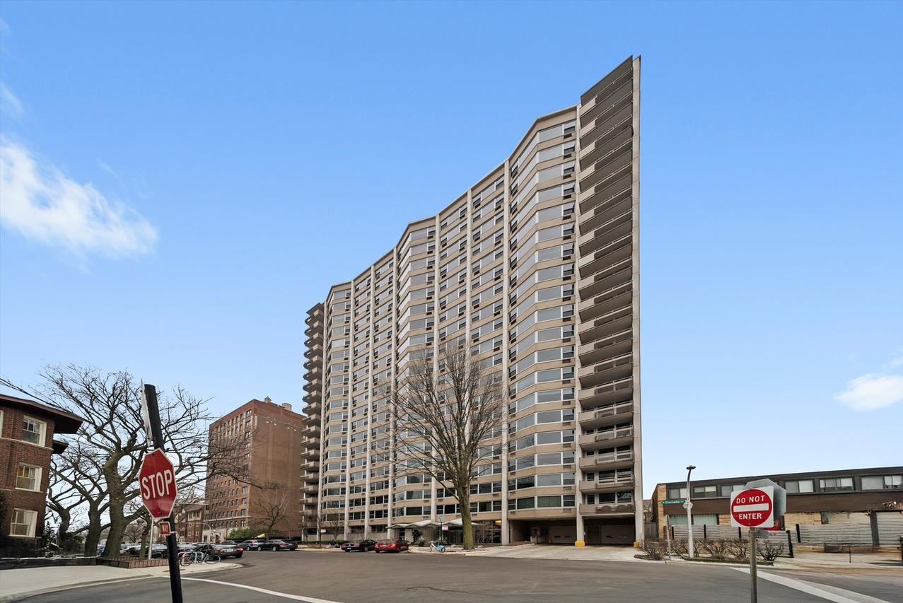 555 W Cornelia Ave. #1401, Chicago, IL 60657