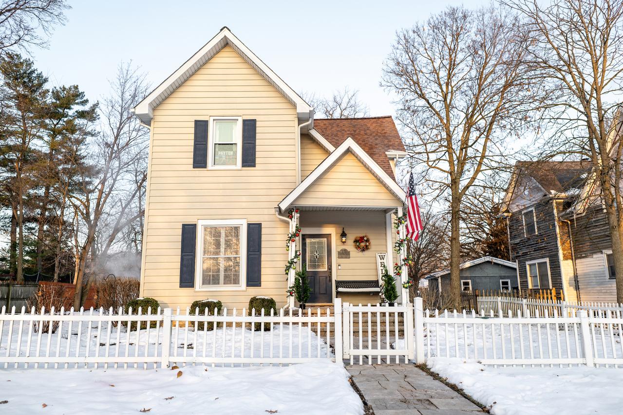 371 S Madison St., Oswego, IL 60543