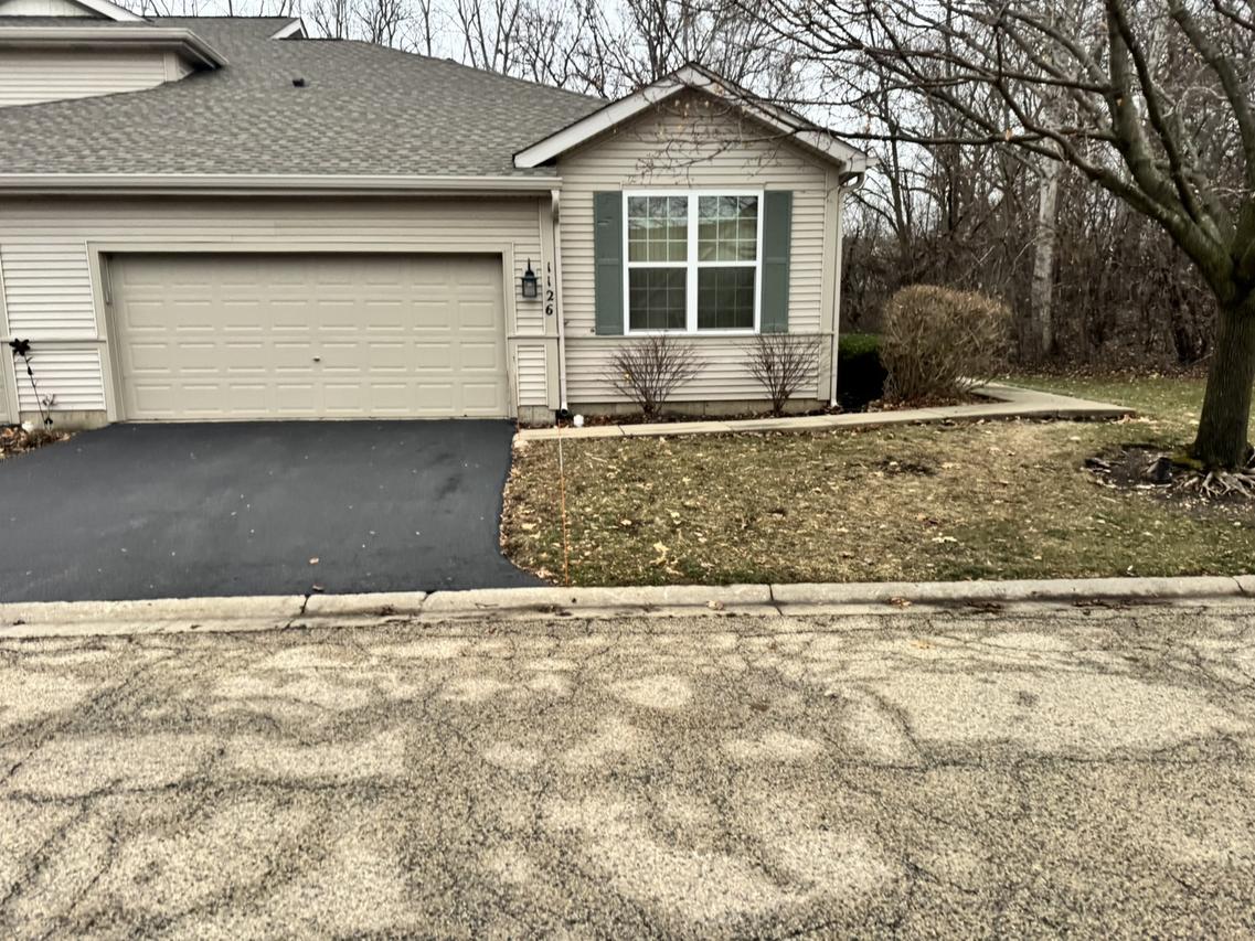 1126 N Oakwood Dr., Fox Lake, IL 60020