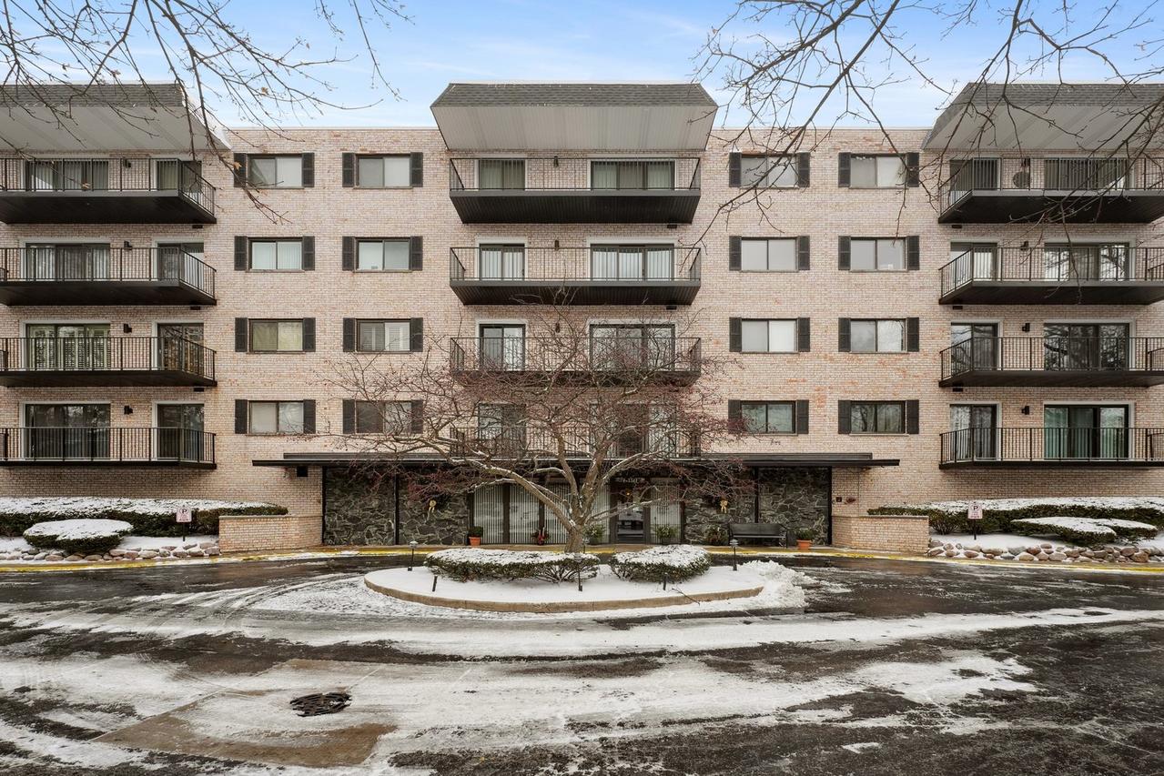 1S150 Spring Rd. #4K, Oakbrook Terrace, IL 60181