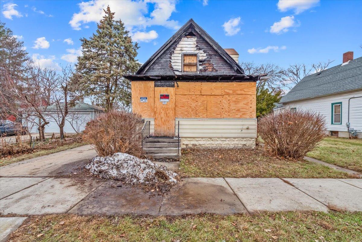 412 Jay St., Elgin, IL 60120