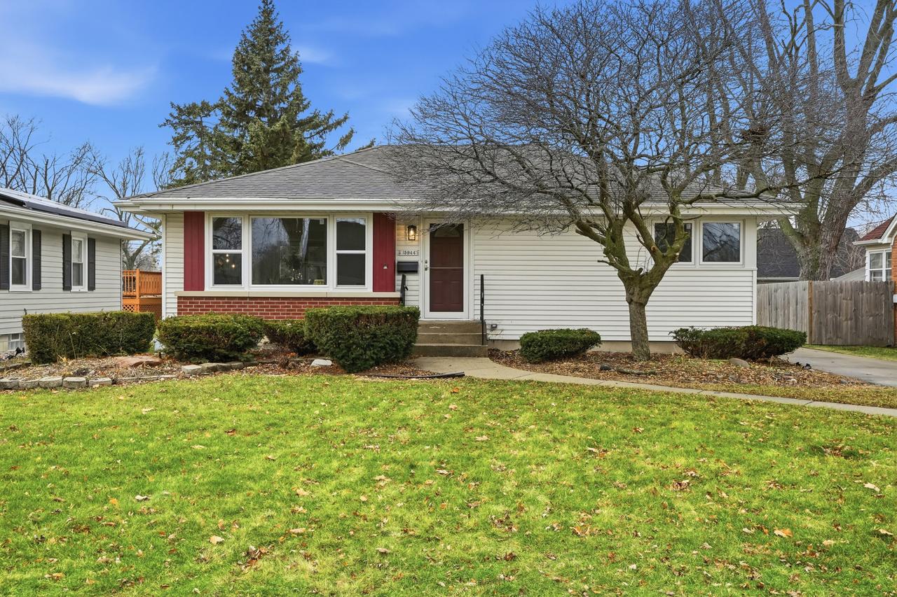 15944 School St., South Holland, IL 60473