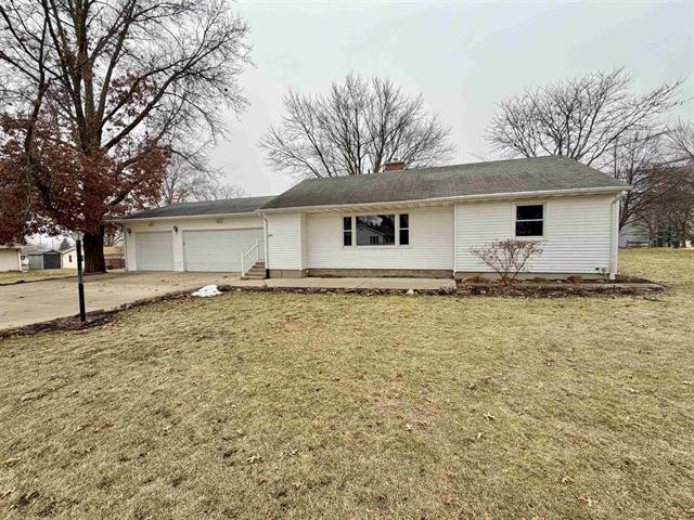 305 W Pershing St., Stillman Valley, IL 61084