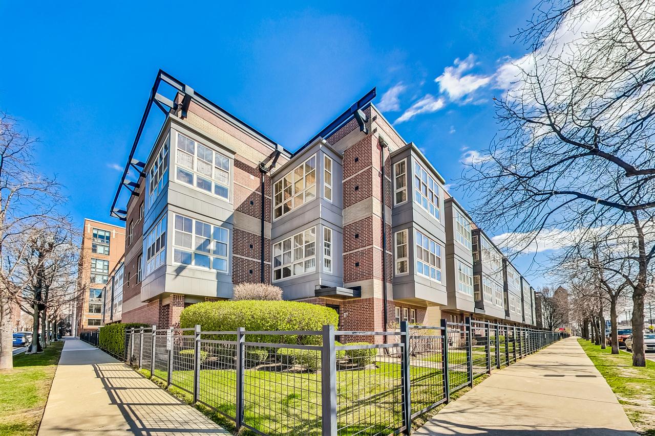 45 E 23rd St., Chicago, IL 60616