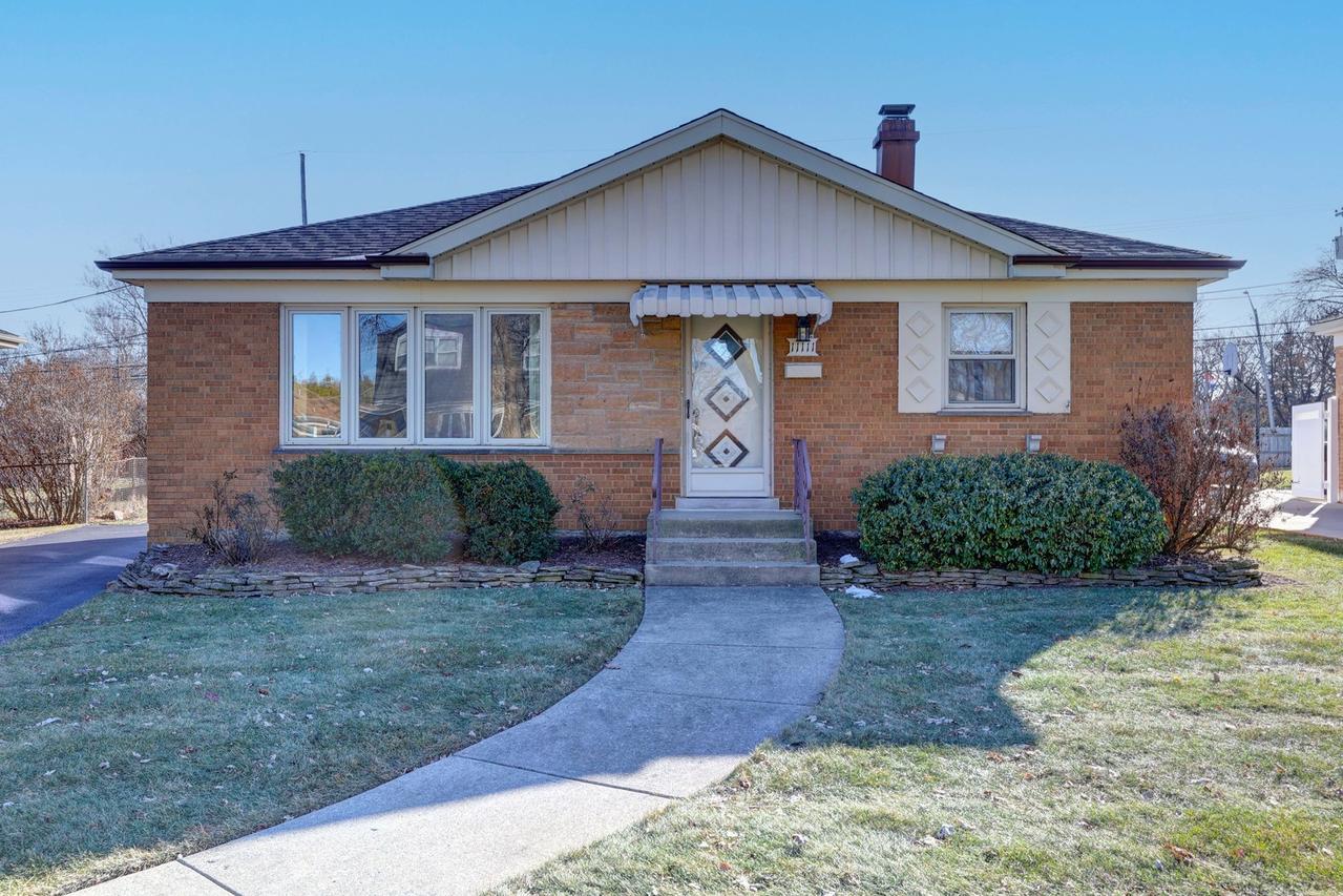 11111 Shelley St., Westchester, IL 60154
