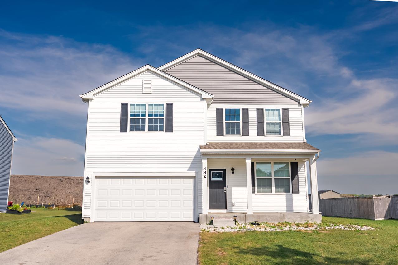 382 Hemlock Ln., Oswego, IL 60543