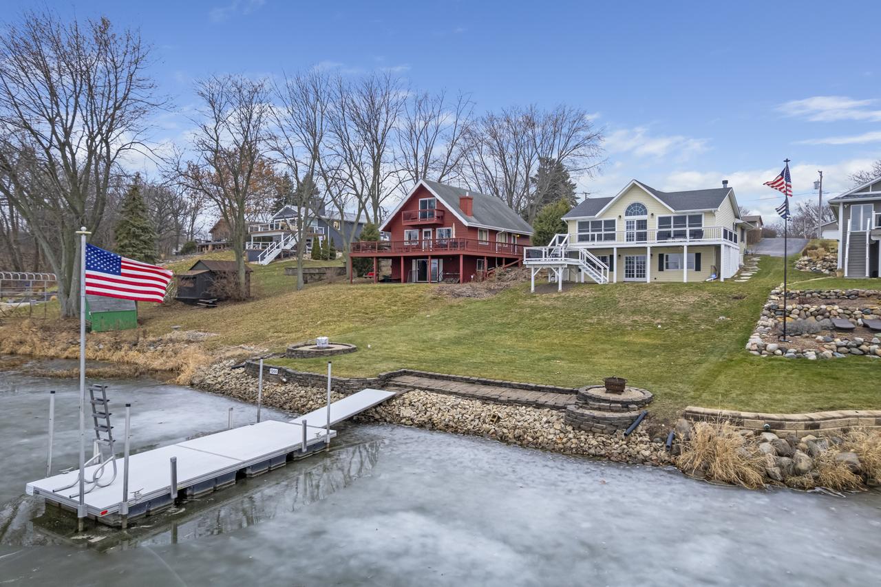 1266 Holiday Dr., Lake Holiday, IL 60552