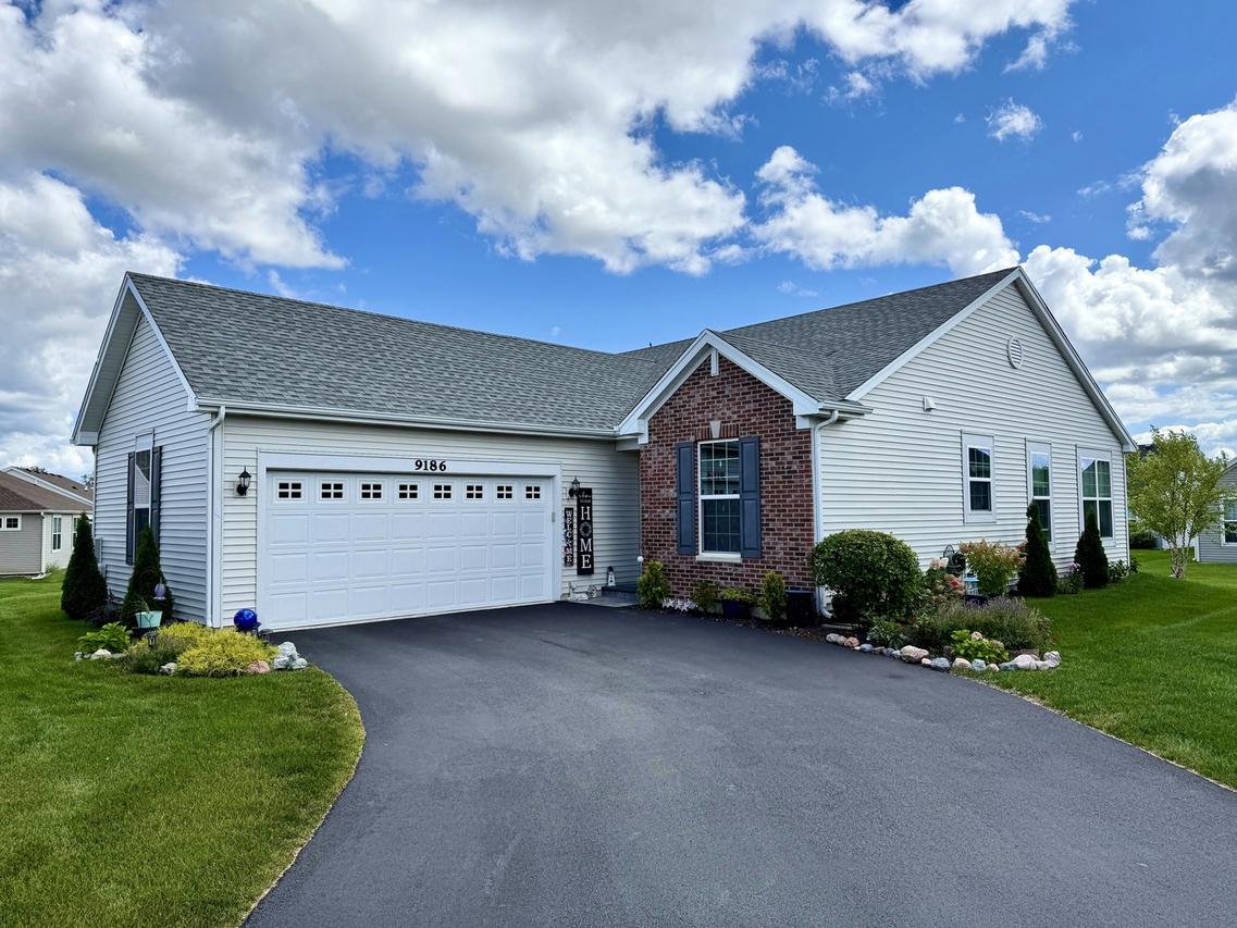9186 Ritz Ct., Huntley, IL 60142