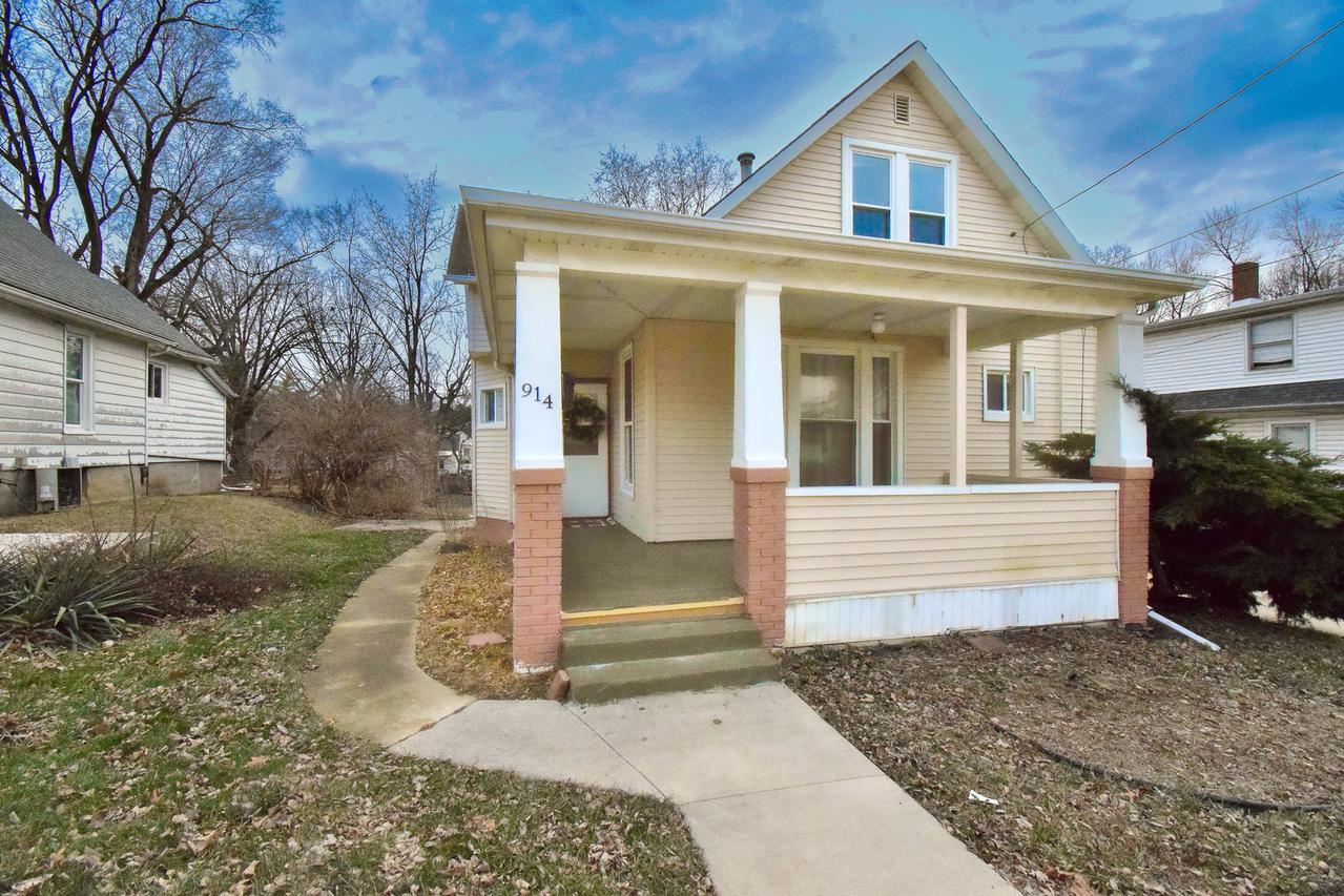 914 W Olive St., Bloomington, IL 61701