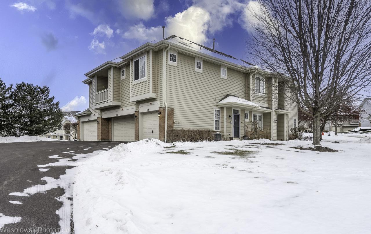 581 Blue Springs Dr., Fox Lake, IL 60020