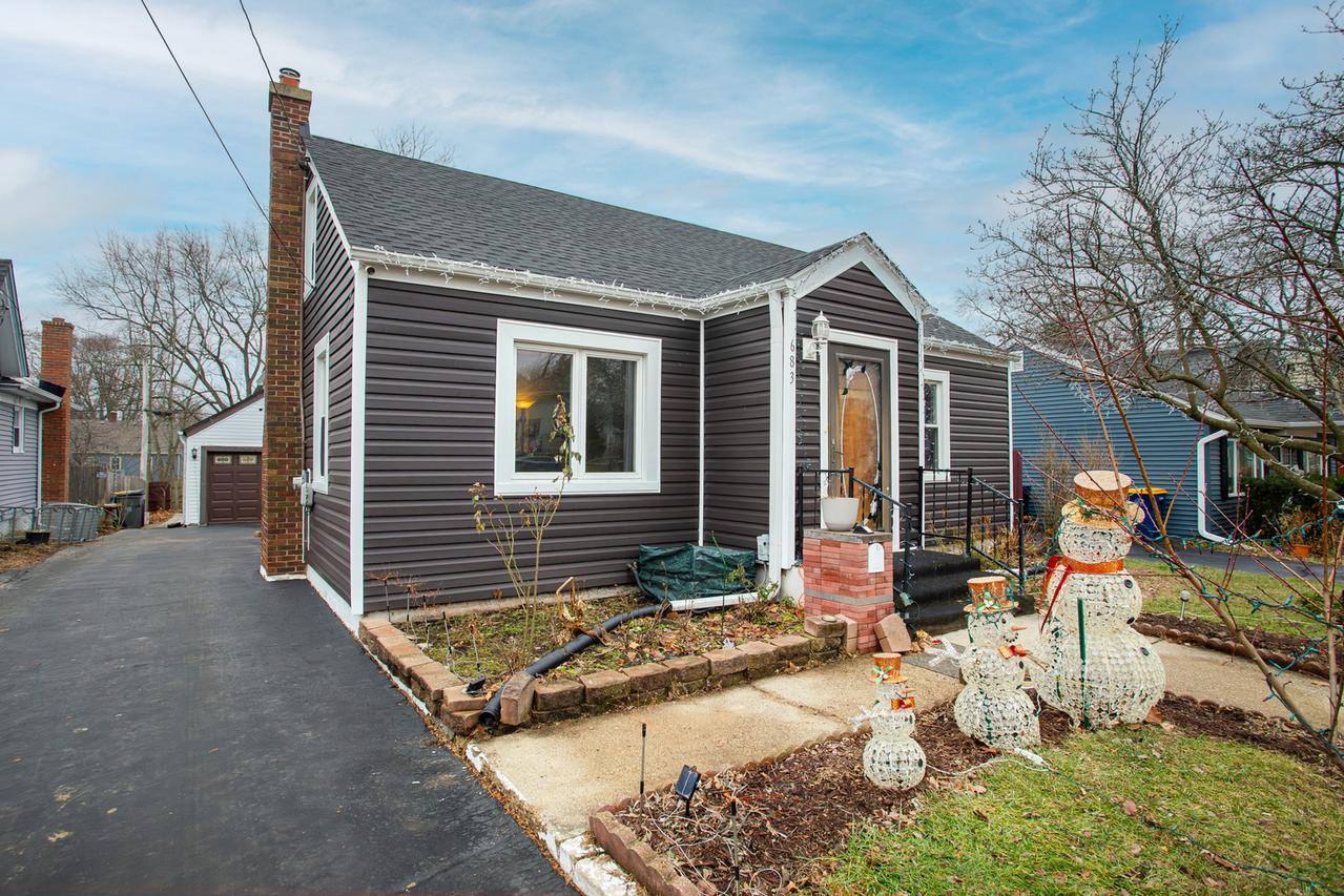683 Columbia Ave., Elgin, IL 60120