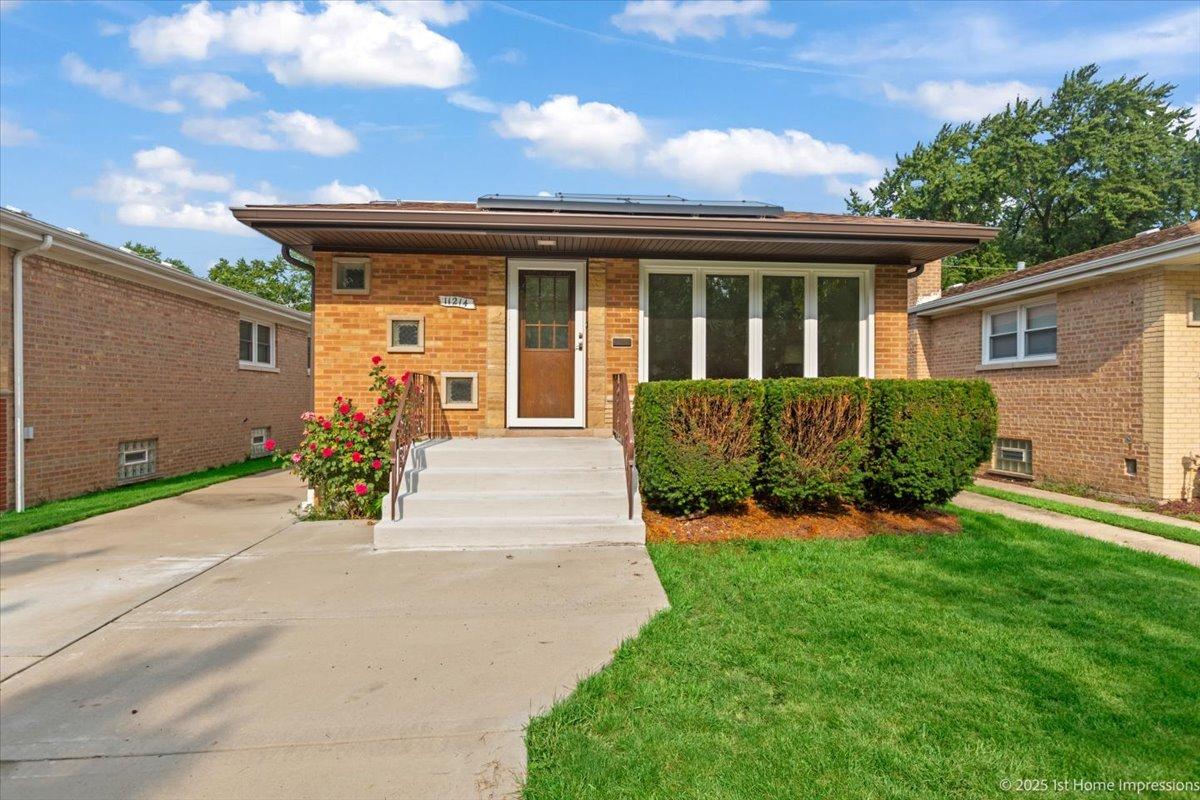 11214 S Sacramento Ave., Chicago, IL 60655