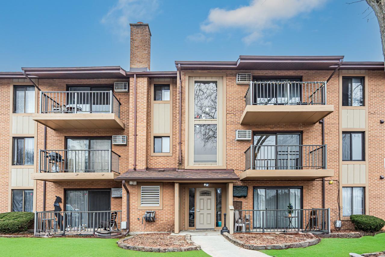 7010 W 110th St. #6, Worth, IL 60482