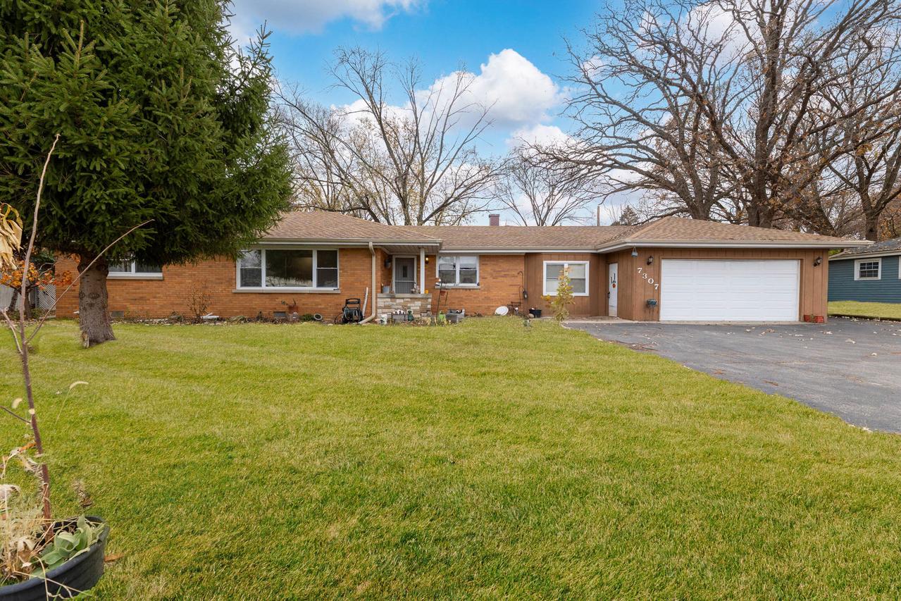 7307 W College Dr., Palos Heights, IL 60463