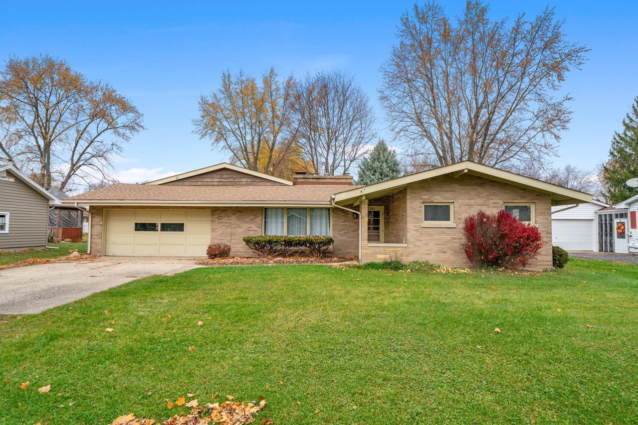 707 E Prairie St., Plano, IL 60545