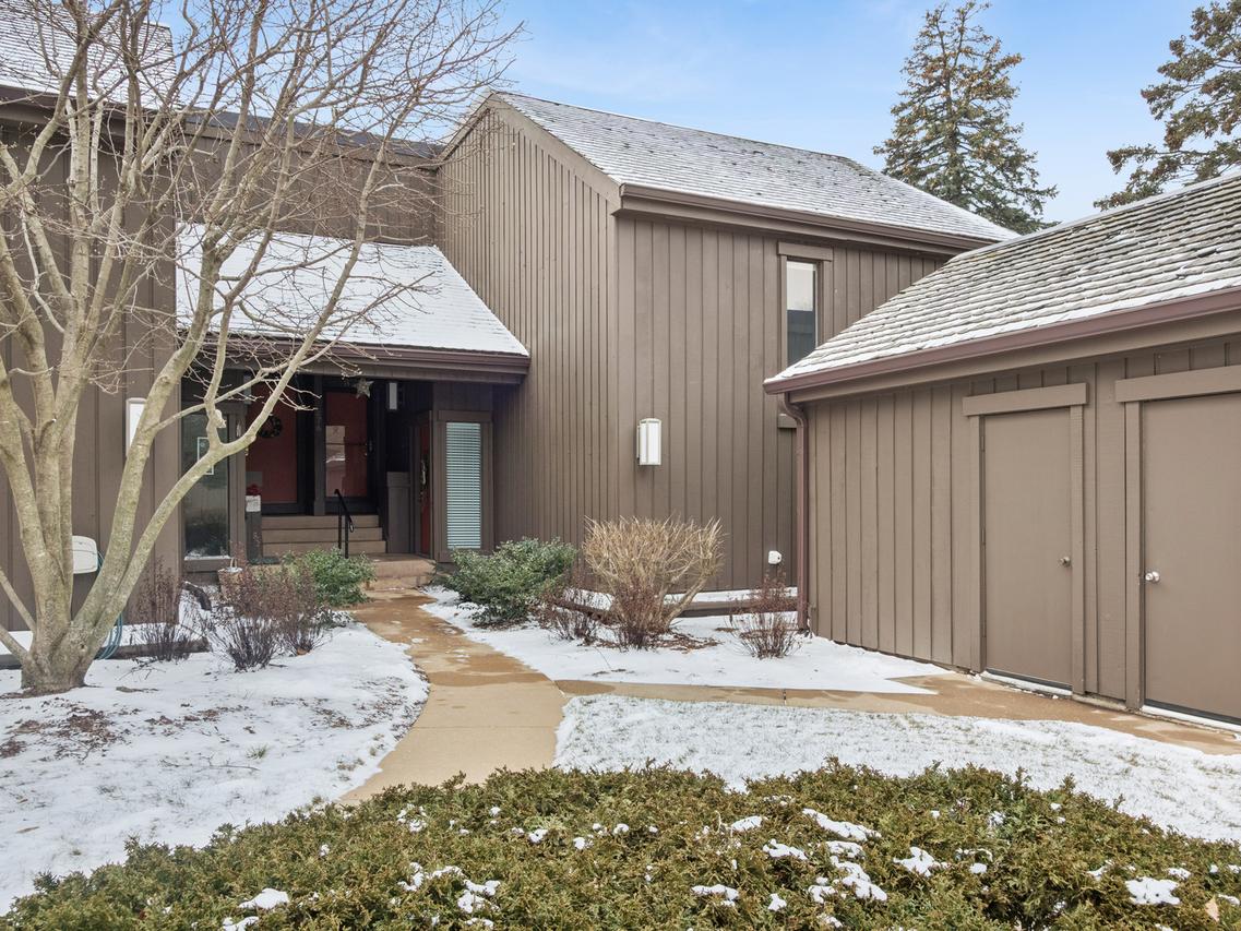 276 Old Barn Rd. #276-B, Barrington, IL 60010