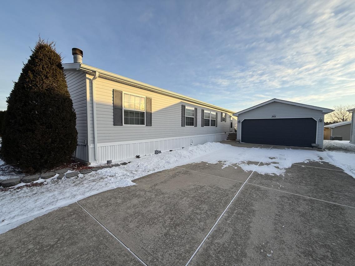 361 Daffodil Ln., Matteson, IL 60443