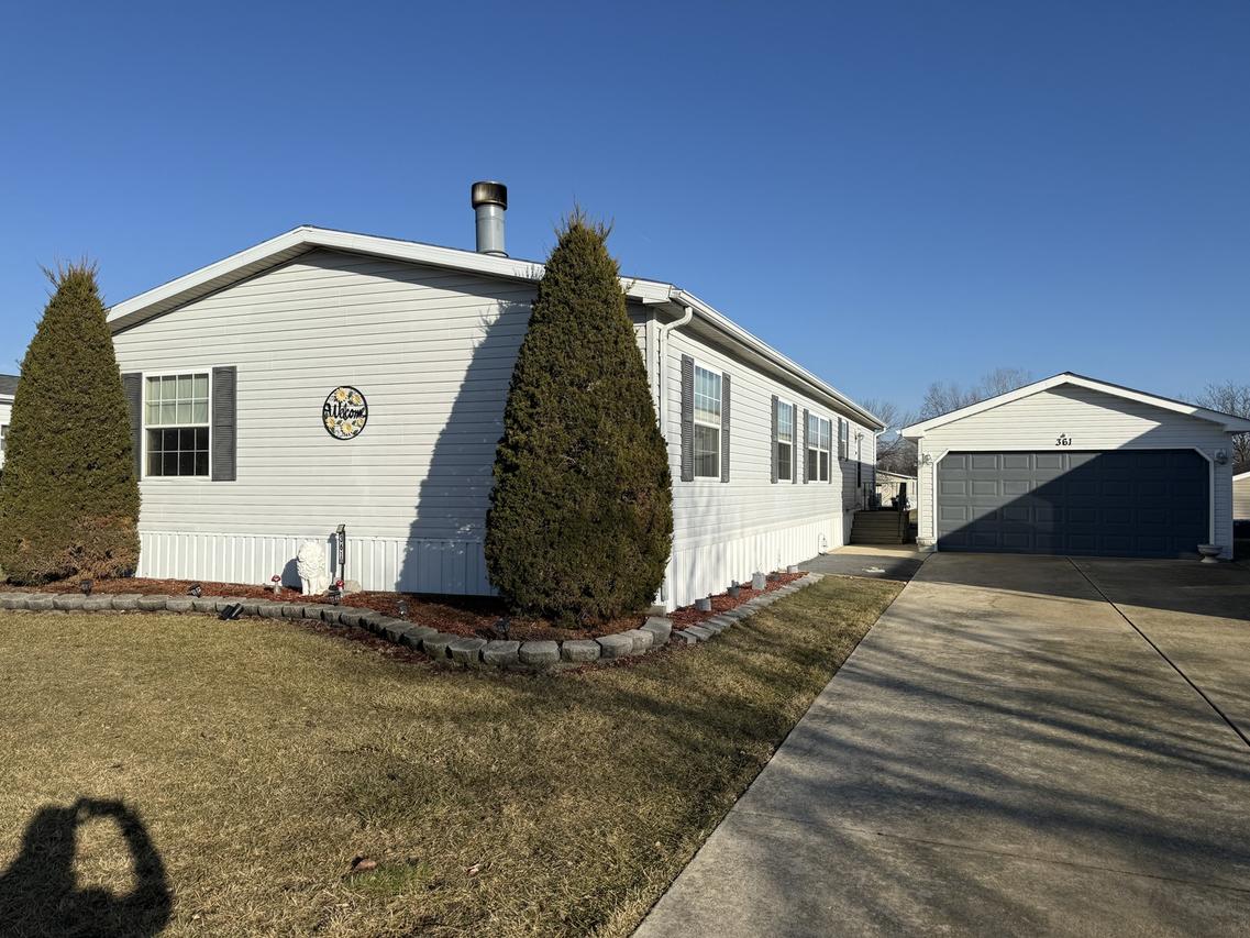 361 Daffodil Ln., Matteson, IL 60443