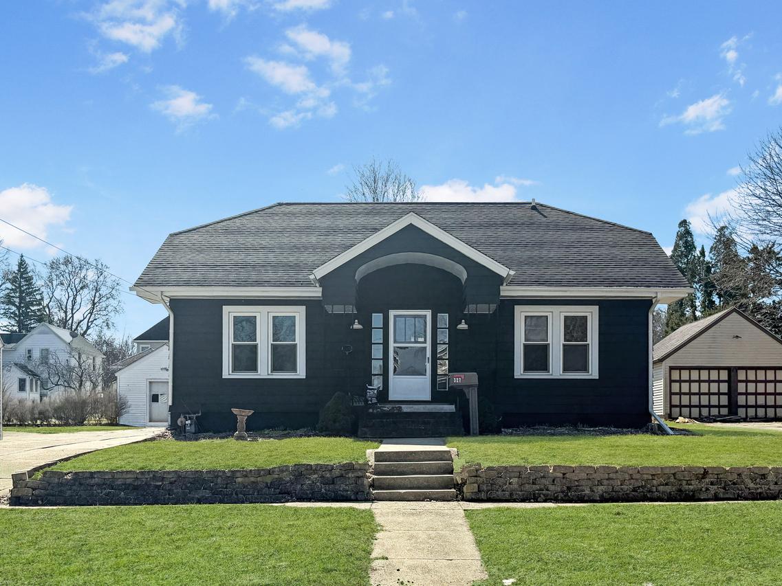 327 W Garfield St., Freeport, IL 61032