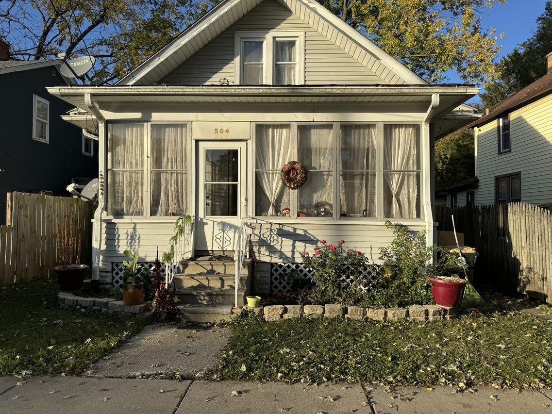 504 5th Ave., Aurora, IL 60505