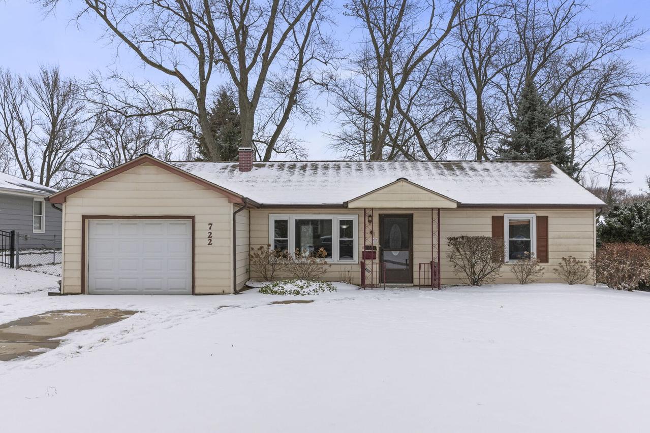 722 Countryside Dr., Wheaton, IL 60187