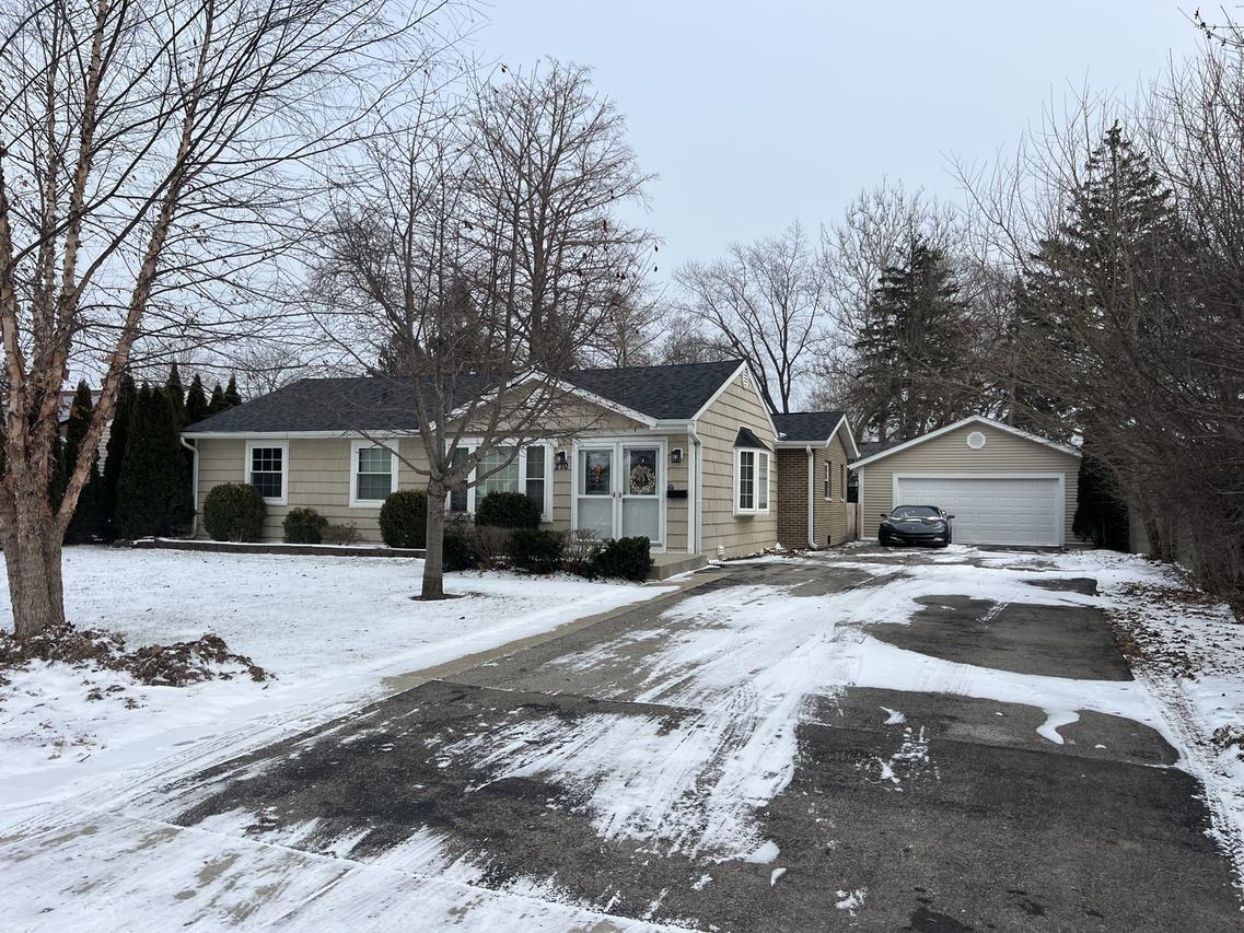 [Address Hidden by Seller], Carpentersville, IL 60110