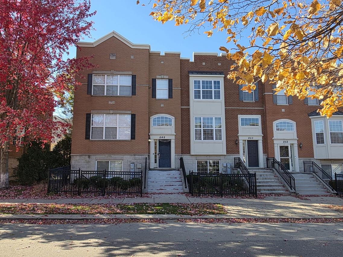 848 Station Blvd., Aurora, IL 60504