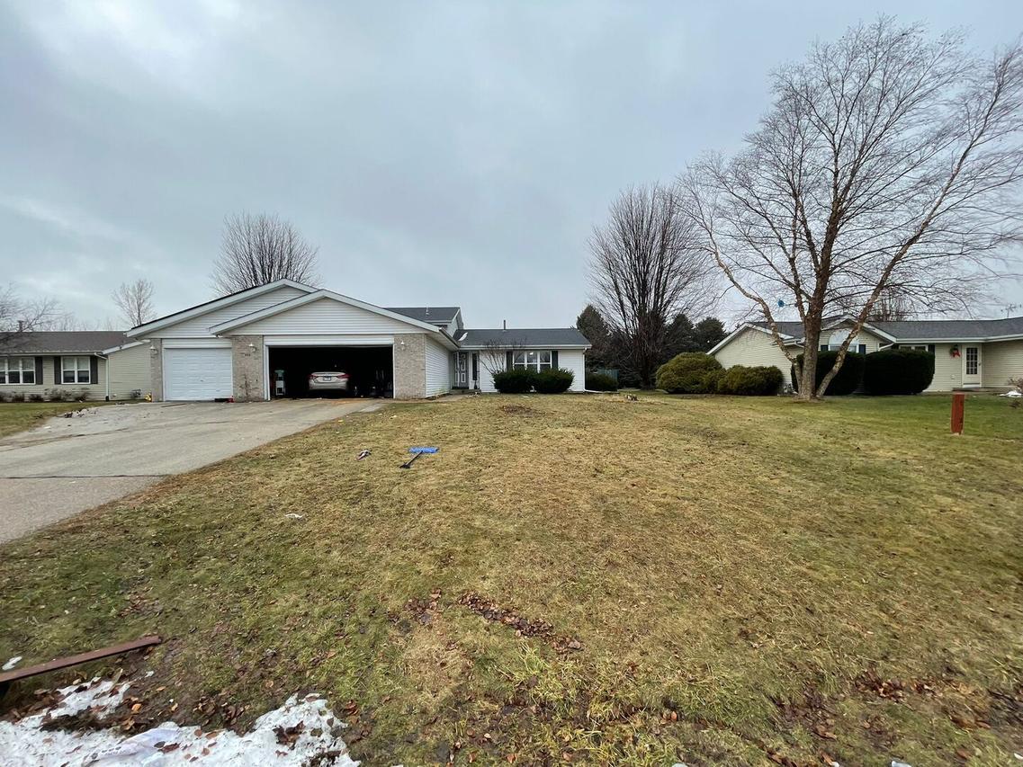 456 Birchwood Ln., Davis Junction, IL 61020