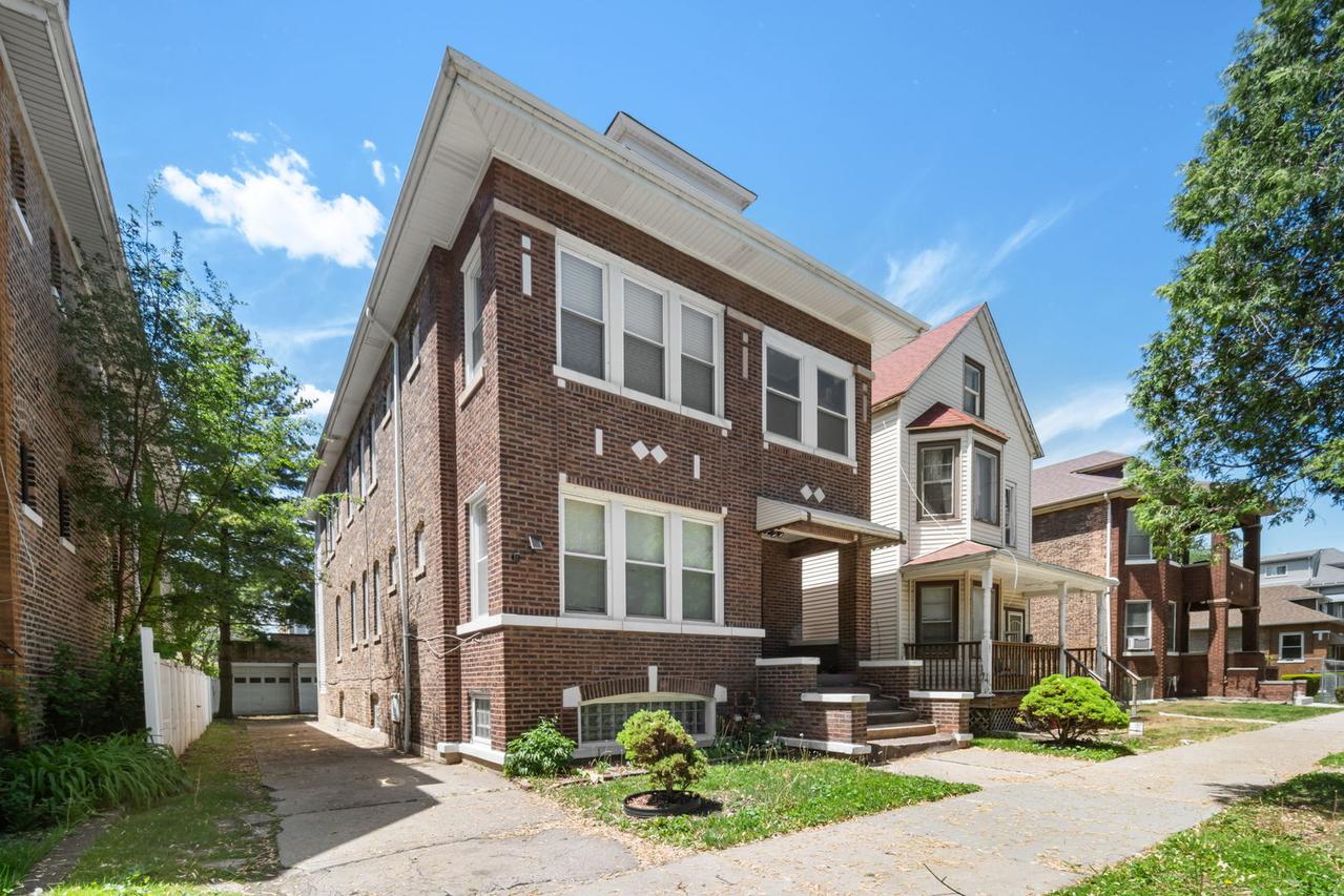 8548 S Exchange Ave., Chicago, IL 60617