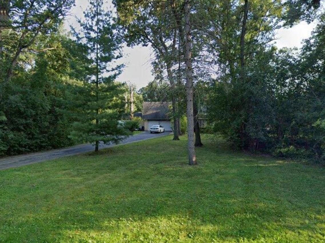 12 Robin Crest Rd., Hawthorn Woods, IL 60047