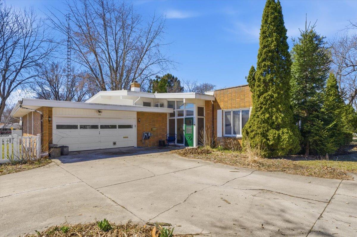 616 Seneca Dr., Aurora, IL 60506